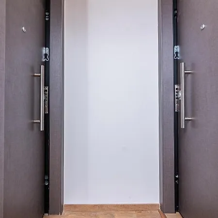 Luxury Downtown α1 *